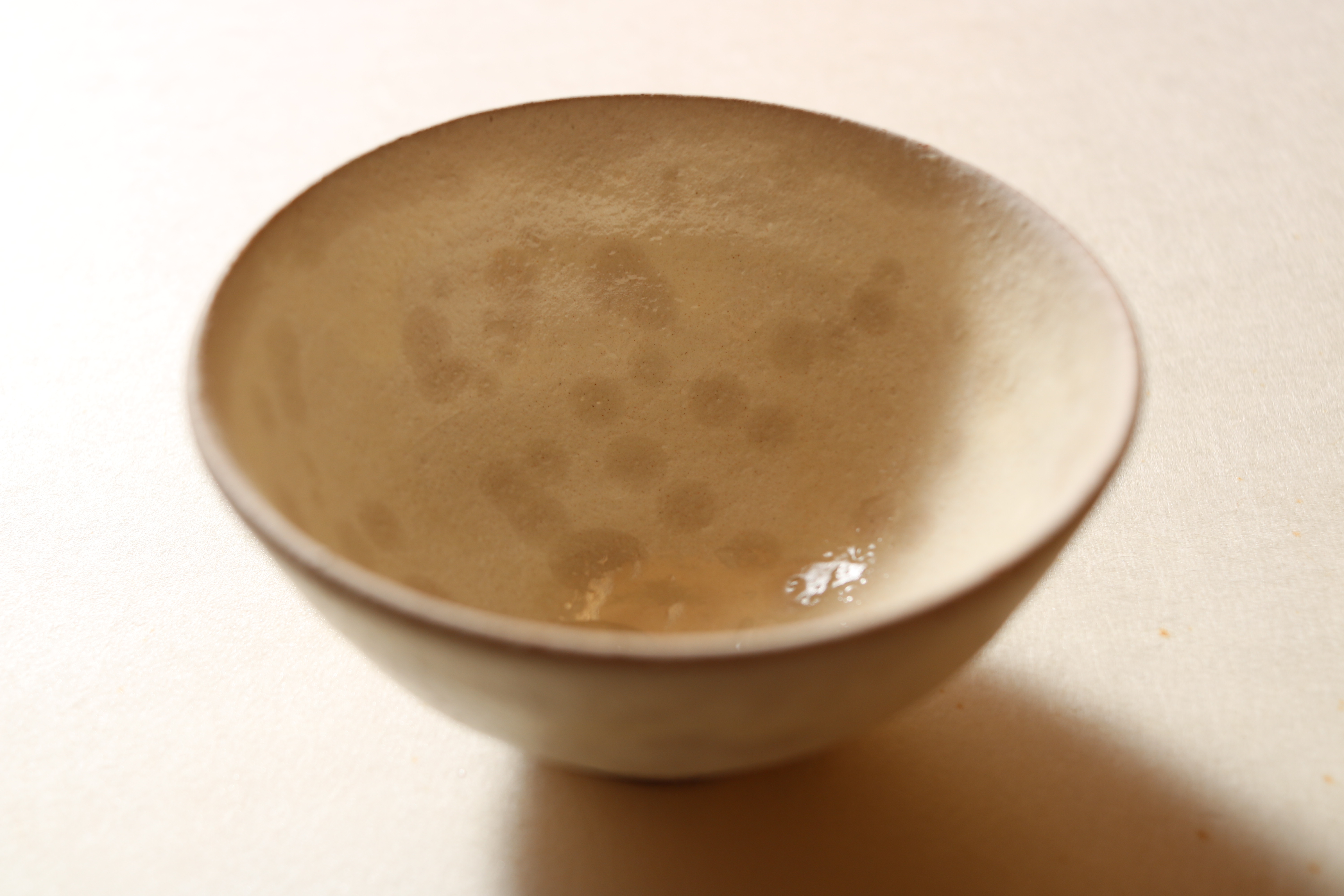 育てるうつわ」繊細な粉引き茶碗と、つきあう。 | 菓游 茜庵